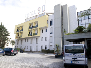 Hotel 90