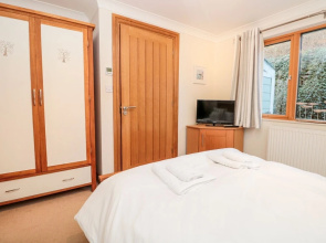 1 Court Cottage, Hillfield Village