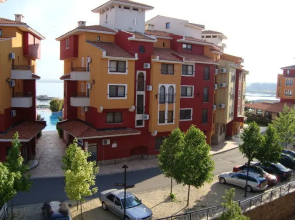 Palm Marina Apartment Complex
