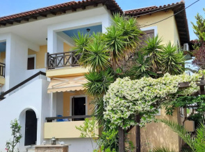 Melina Apartments - Bright Holiday Apartment in Nikiti