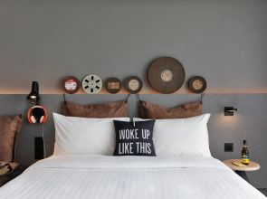 Moxy Lyon Airport