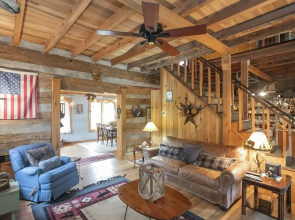 Historic Family Cabin to Watch the Sunset with 270 degree views of Kentucky Lake