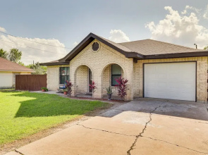 San Juan Home w/ Spacious Backyard Near Border!