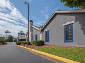 Days Inn by Wyndham College Park Airport Best Road