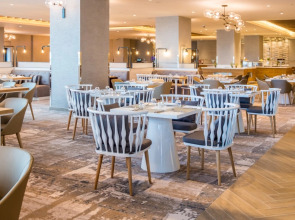 Отель Holiday Inn & Suites Dubai Festival City an IHG