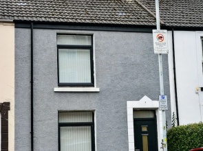 Skyline Immaculate 2-bed Apartment in Swansea