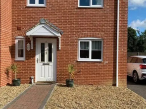 Cheerful 3 Bedroom Home Close To Beach And High St