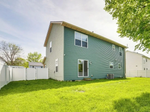 Spacious Champaign Home By University of Illinois!