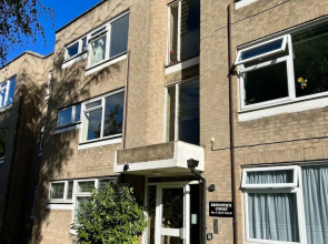 BookedUK - Lovely 2BR Flat in Hoddesdon