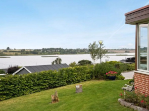 "Eleana" - 300m to the inlet in Sealand