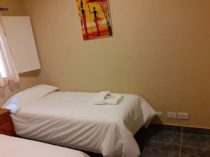 hotel homs los dos hermanos