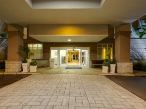 Holiday Inn Express & Suites Charleston - Northwoods by IHG