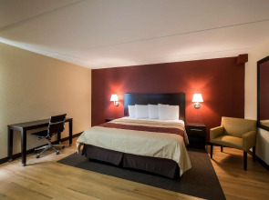 Red Roof Inn PLUS+ Houston - Energy Corridor