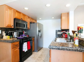 Multi-level 2br-fast Wifi-free Parking -cm-1