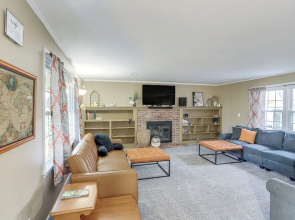 Central & Private Milan Home ~ 10 Mi to Sandusky!