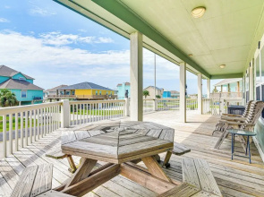 Walk to Ocean: 'pura Vida' Crystal Beach House!