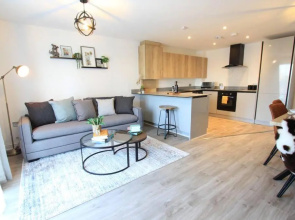 Cabot Mews Apartment 6