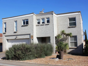 6 Pia's Place