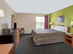 Super 8 by Wyndham Louisville/Expo Center