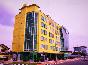 Pine Garden Hotel