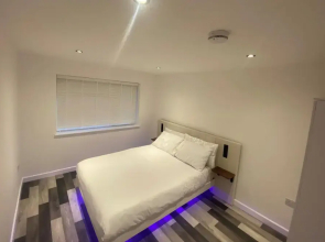 Stunning Truro 1-bed - Sleeps 2 & Parking