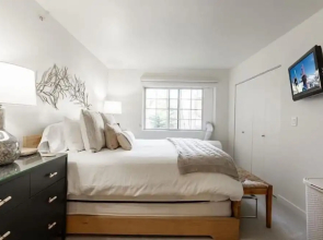 Condo with Hot Tub Free Garage Parking by RedAwning