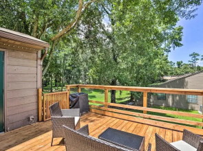 Quaint Tallahassee Townhome ~ 2 Mi to Fsu!