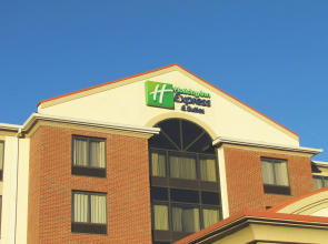 Holiday Inn Express Hotel & Suites Chesapeake by IHG