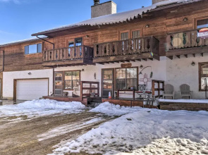 Downtown Red River Retreat w/ Mtn Views + Yard