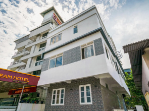 OYO 78035 Elegant 3bhk Toll Apartments