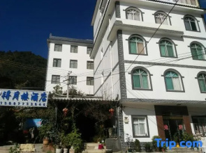 Fuxian Lake Deyuelou Hotel (Lunchong Scenic Area)