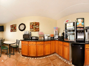 Super 8 by Wyndham West Fargo Main Ave ND