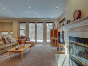 18 Hickory Pet-friendly Home With Expansive View of Pines by Redawning