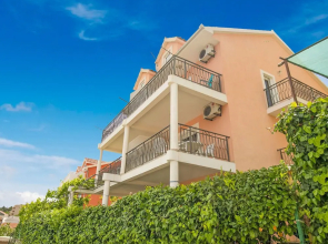 Restful Apartment in Mastrinka near Beach & Town Center