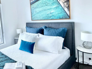 ★Lux 2BR on Hindmarsh SQ★