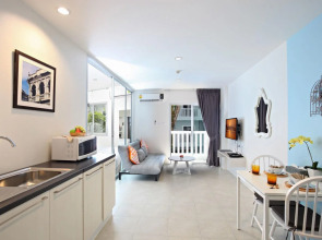 Отель Recenta Suite Phuket Suanluang