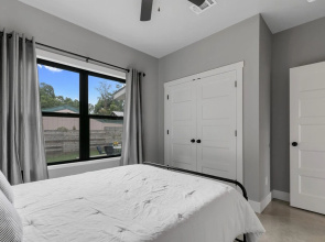 New! Luxury Home 3blck From Main St W/firepit