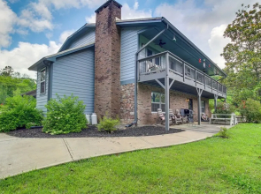 Kingston Home w/ Shared Pool - 23 Mi to Lakepoint!