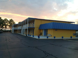 Belmont Inn & Suites