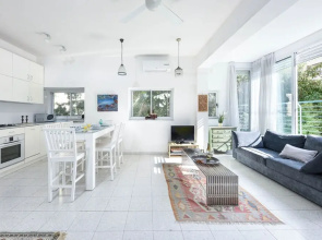 Tranquil Garden Retreat by Sea N Rent