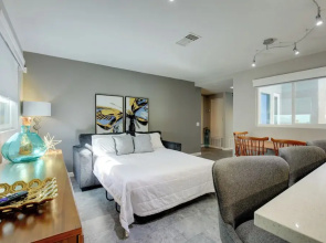 Theater Room & Pool Deck: Retreat in Palm Desert!