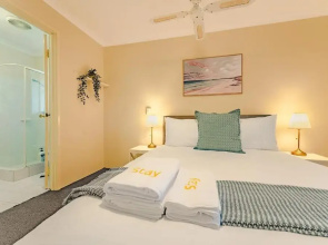 StayAU 4BR Family Retreat with Garden