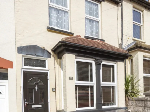 Cecil House - An Inviting 3-bedroom in Rochester