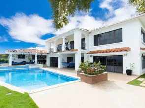 Villa Carisma by Acomodo Vistamar