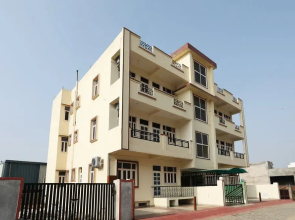 Oyo 9878 Home Cozy Stay Geetanjali Hospital