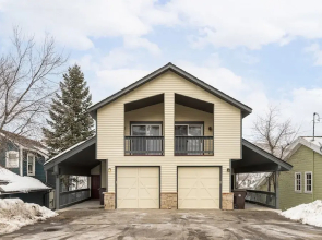 Empire Last Chair 4 Bedroom Townhouse by RedAwning