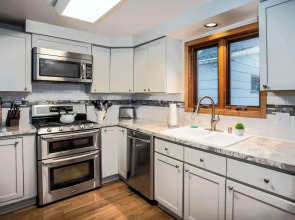 Huemanns Haven Spacious 3 BR Close to Downtown