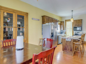 < 1 Mi to Downtown: Historic Dubuque Gem!