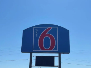 Motel 6 Artesia, NM