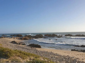 Beach House with DSTV & WIFI & basic housekeeping